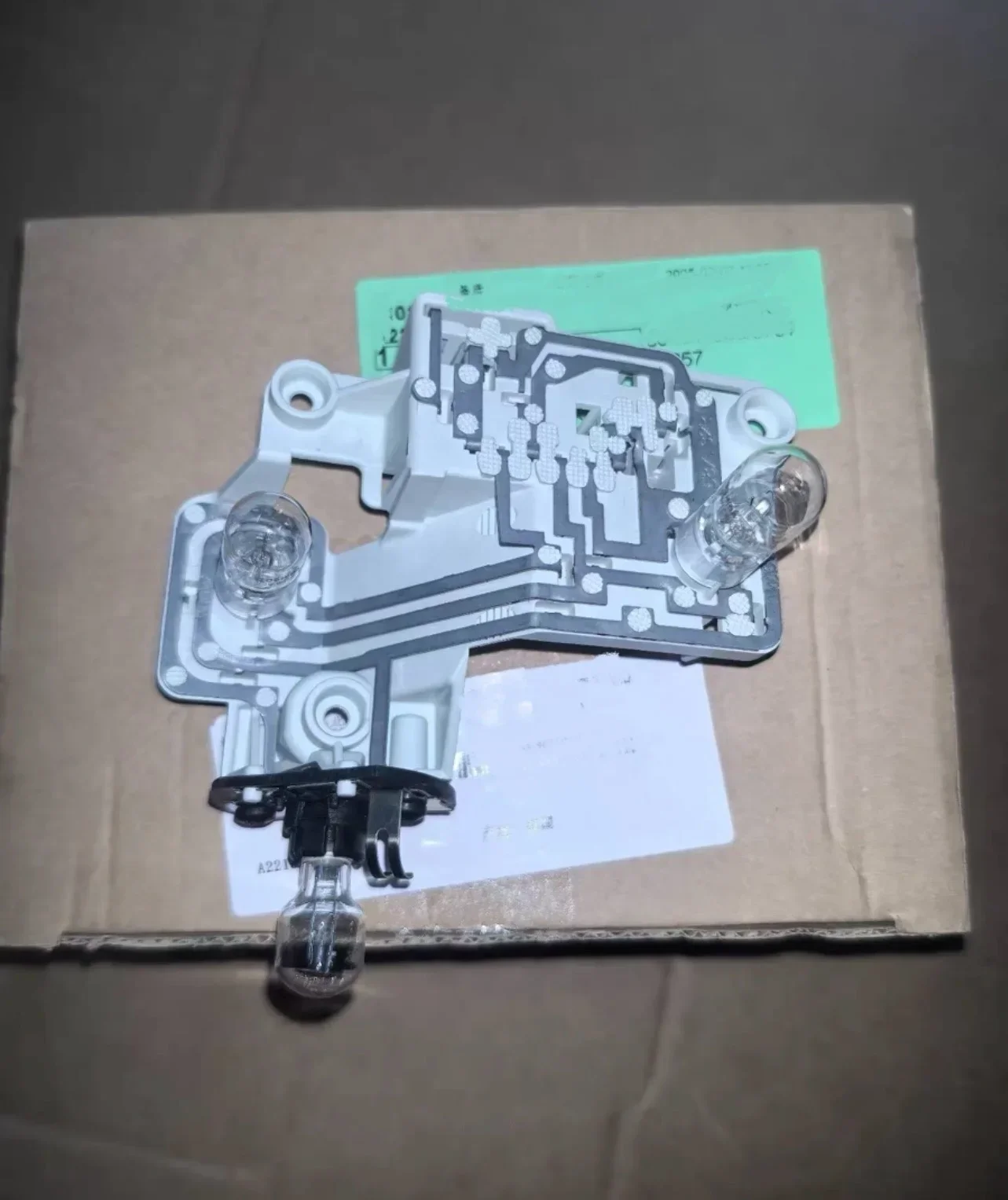 

A2218200577 A2218200677 Light Bracket for S400 S500 S450 S350 S320 S65 S63 S280 S420