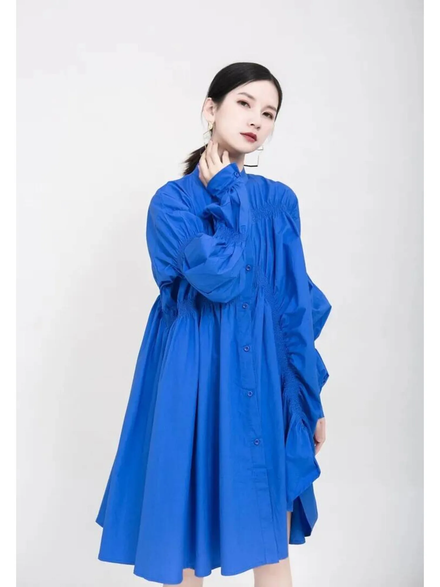 ชุดเต้นรําคลาสสิกหลวมพร้อมแขนโคมไฟ Ruched และชายเสื้อไม่สม่ําเสมอสําหรับสวมใส่บนเวทีหรือการแสดงชุดปาร์ตี้ฮันบก