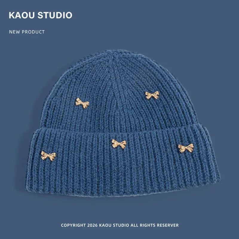 Neue, süße und niedliche Strickmütze mit Schleife, ideal für Herbst und Winter, warm, für Outdoor-Aktivitäten, zum Schutz der Ohren, als bequeme Mütze für Damen. – Detail 7