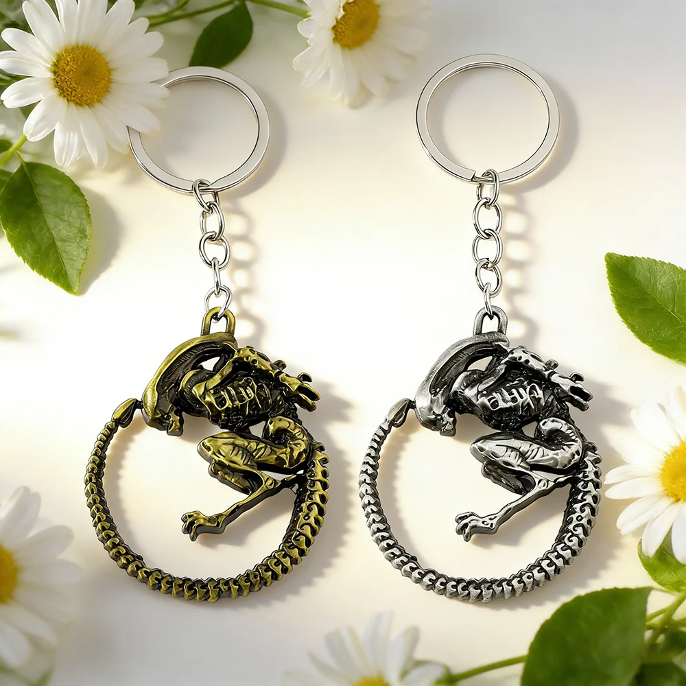 Alien Queen Keychain Movie Restore Scene AVP Key Rings Predator Cosplay Men's Key Accessories Gift