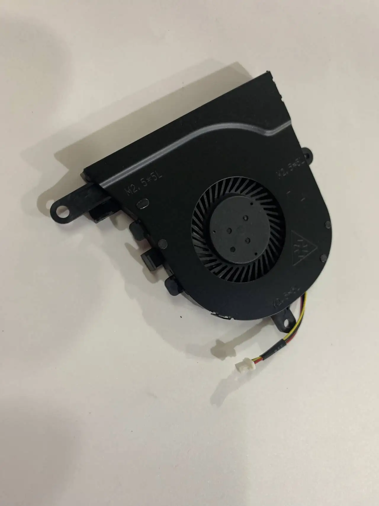 

Laptop CPU Cooling Fan for Dell Inspiron 15 17 5570 5575 3580 3590 3793 3780 0FX0M0