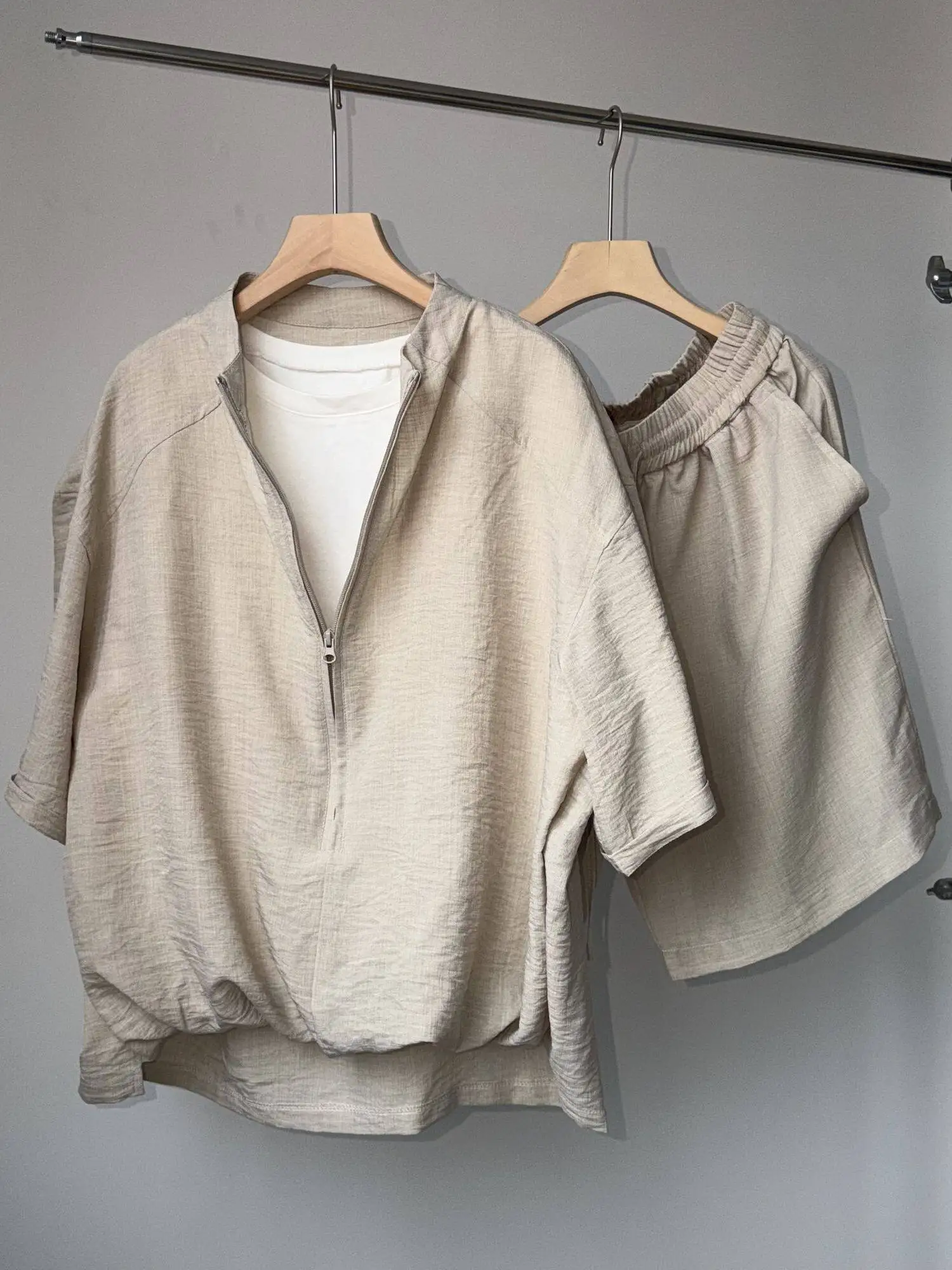 completo-sportivo-casual-da-uomo-estivo-taglia-grande-fino-a-136-kg--maglietta-a-maniche-corte-e-pantaloncini-a-cinque-quarti-stile-old-money-rilassato