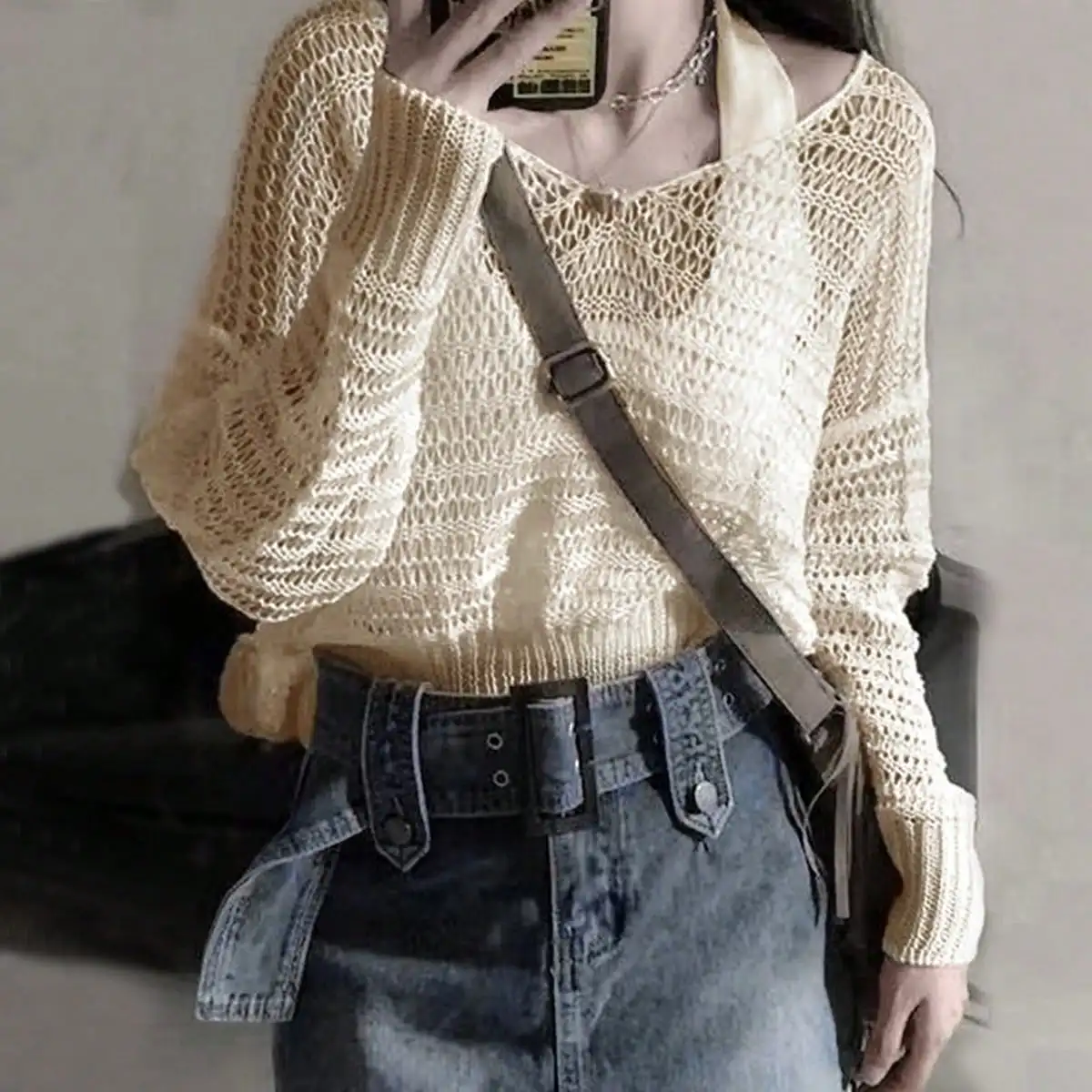 Early Autumn Thin Cut Out Out Long-Sleeved Knitted T-Shirt for Women with Lazy Style Design Sun Protection V-Neck Blouse Top