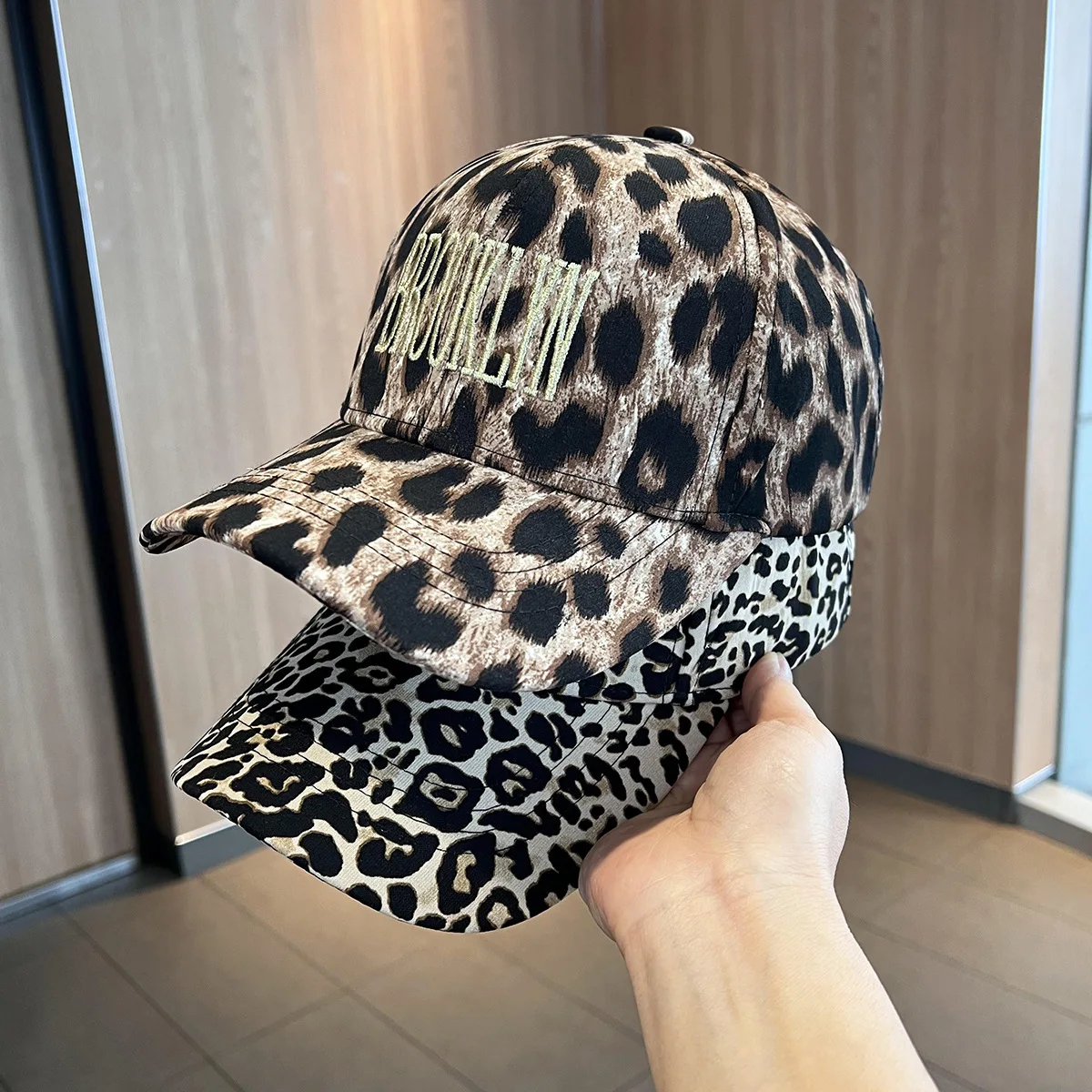 Men's and women's fashion leopard print spot pattern baseball cap retro hip hop casual sunscreen cap