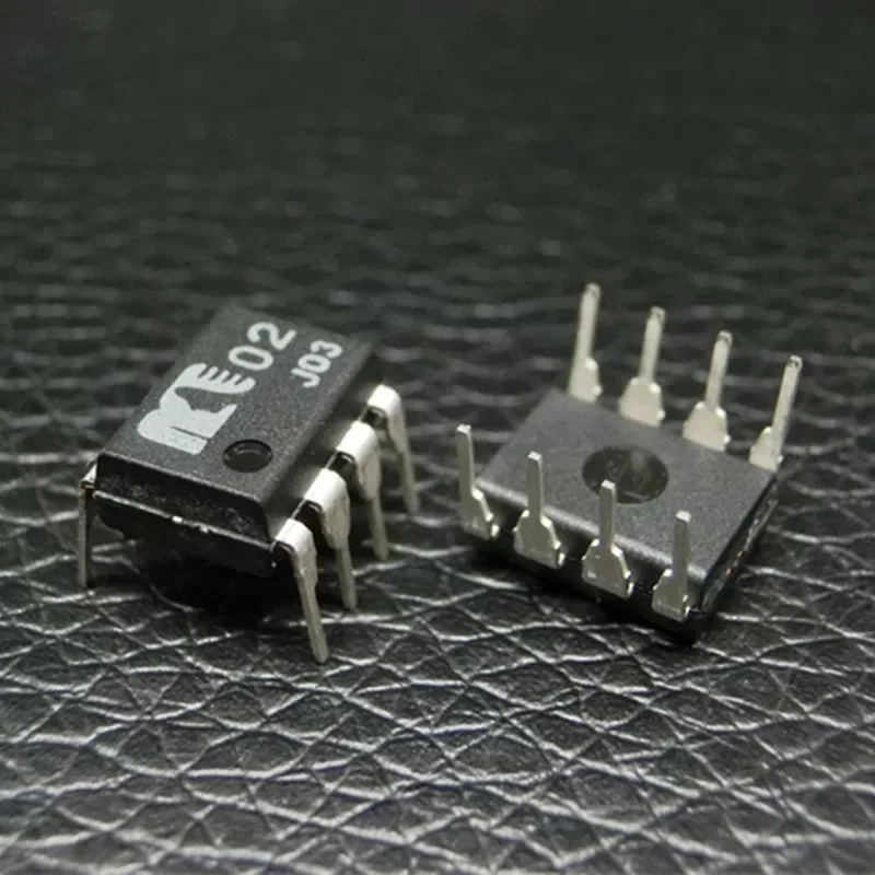 1PCS JRC MUSES02 Genuine Brand New Original MUSES02 (Comes with free 8-pin gold-plated op-amp socket.)
