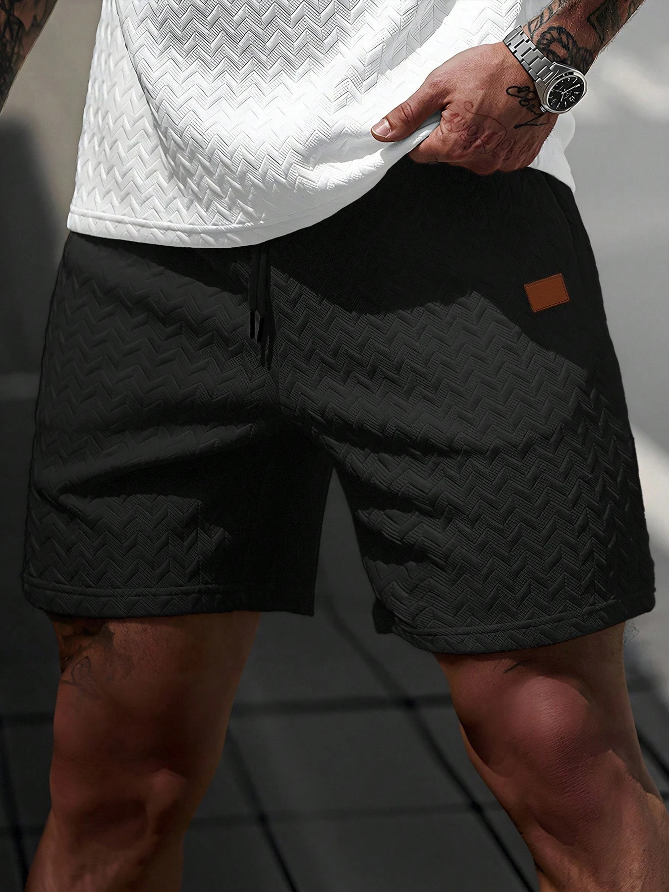 Neue sommerliche Freizeit-Sportshorts: Mit einem gestrickten, leicht dehnbaren Jacquard-Design bieten diese einfarbigen Shorts eine schlichte Optik.