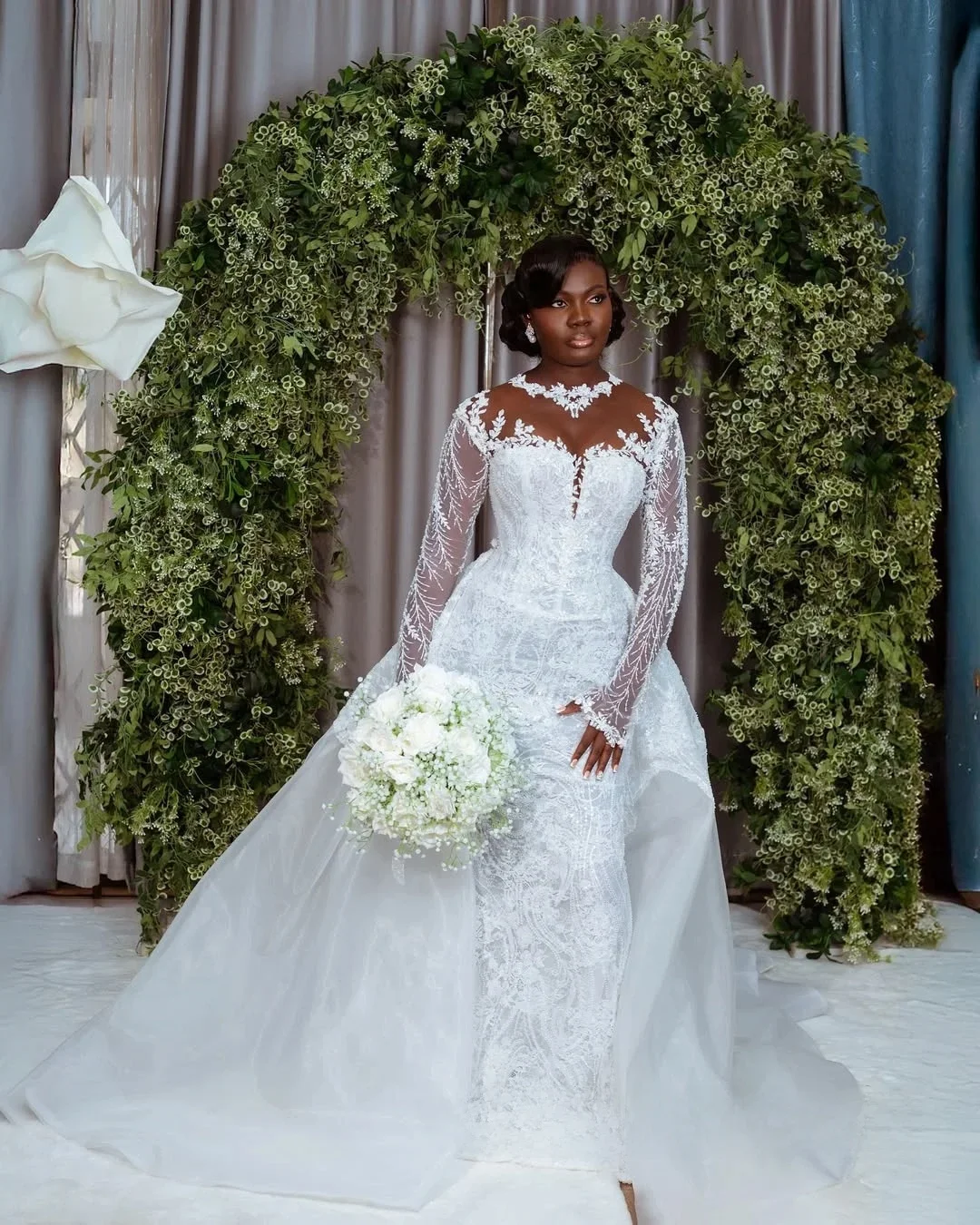 Customized Sheer Neck Sparkly Beads Appliques Wedding Dress  with Removable Skirt Robe De Mariée Long Sleeve Modest  Bridal Gown