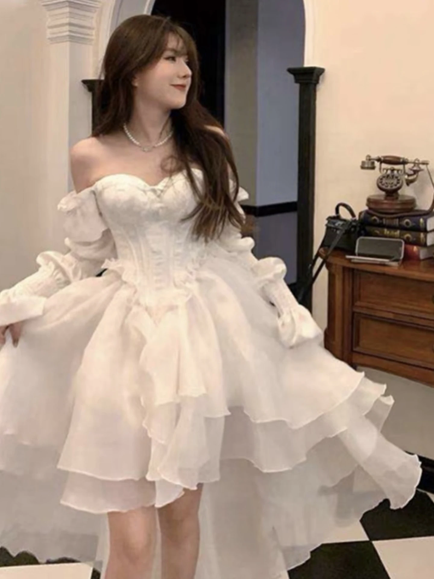 

Elegant White Princess Style Birthday Dress Women's Spring High Waist A-Line Skirt Bubble Sleeve Fairy Tale Feeling Gown