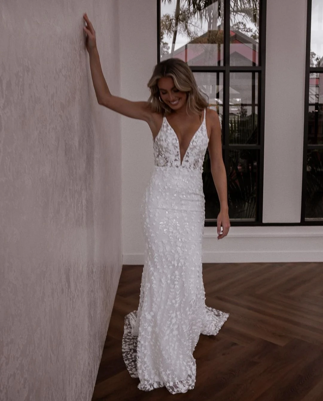 Bohemian Mermaid Wedding Dress 2024 Backless Spaghetti V Neck Lace Appliqued Beach Bridal Gown Robe de mariee for Bride