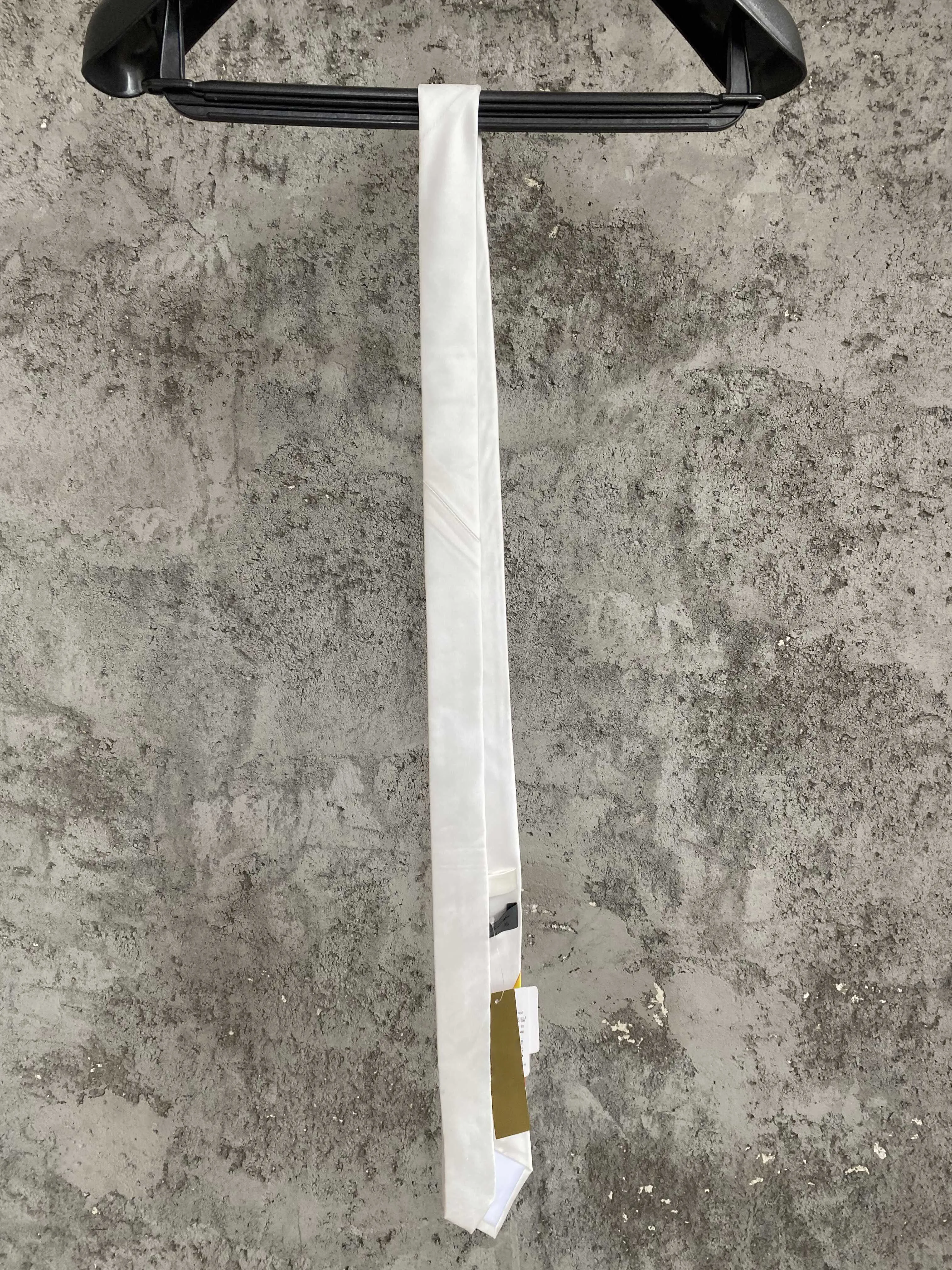 Conception originale de cravate en soie imprimée Marilyn Monroe blanc ivoire par une niche de créateur japonais