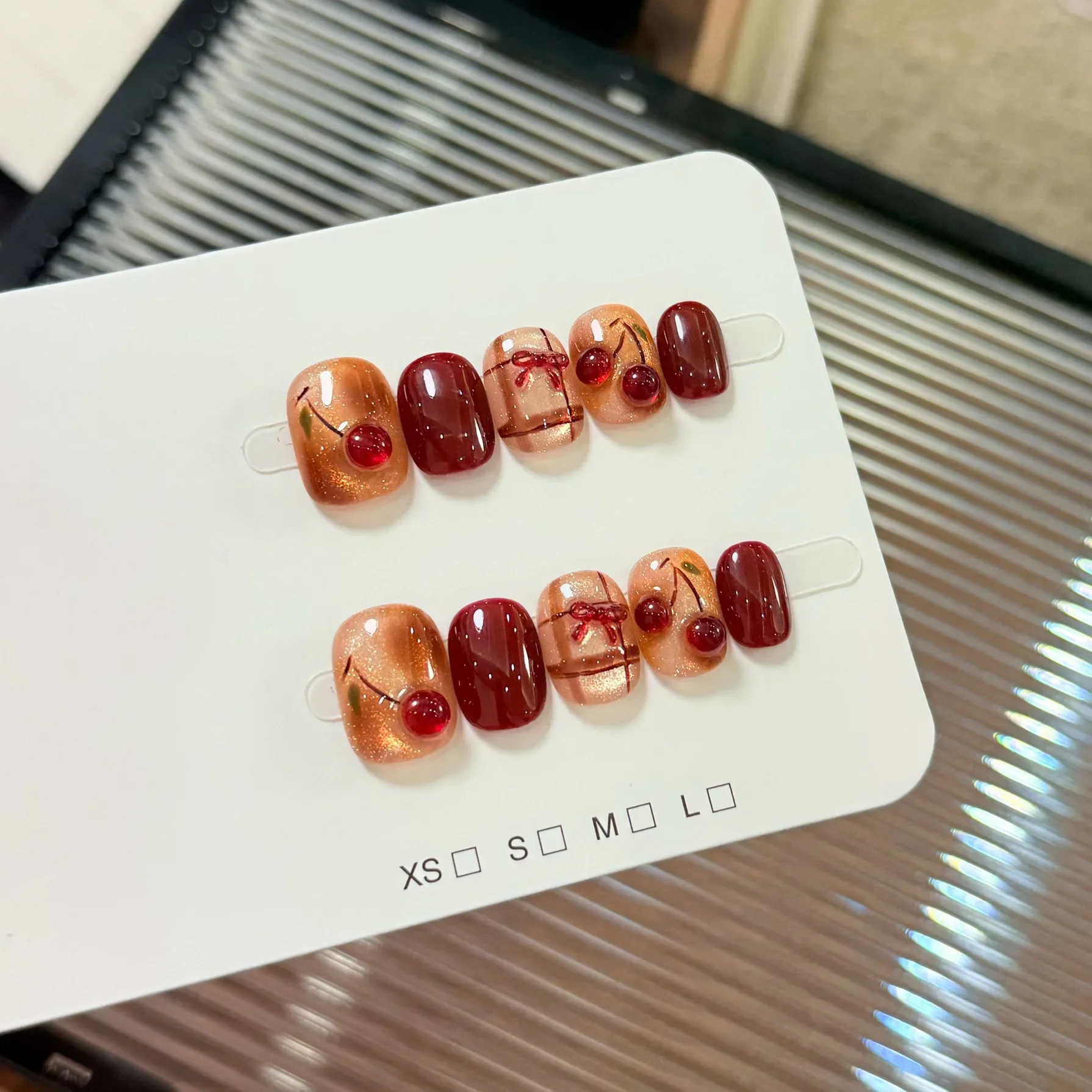 10개 수제 앰버 스머지드 3D 체리 프레스온 네일 캣츠아이 풀커버 여성&소녀용 탈부착 가능 웨어러블 가짜 네일