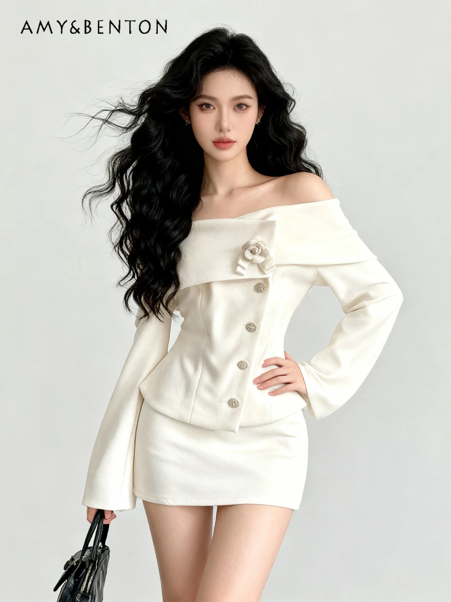 Outono inverno nova venda quente luz de luxo high-end um ombro branco topo e saia curta conjunto banquete deslocamento estilo rosa conjunto