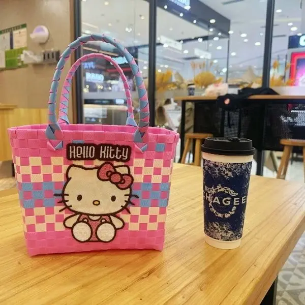 Miniso Hello Kitty Handbag Woven shopping bag Dopamine color matching Large Capacity Shoulder Bag 2024 August New