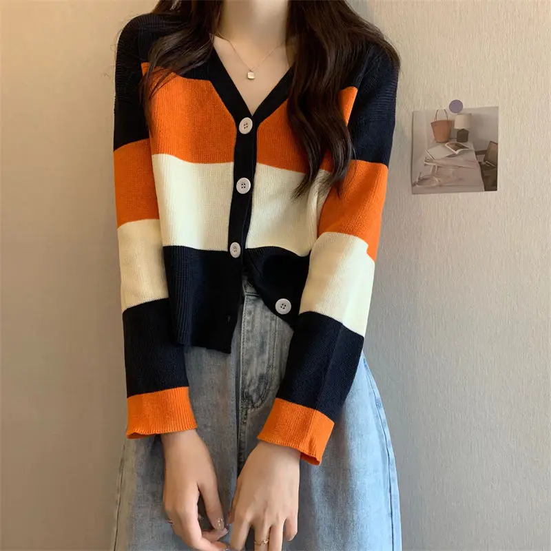V-neck Contrasting Striped Long Sleeved Knitted Cardigan Women\'s New Loose and Versatile Casual Chic Jacket Top Trendy