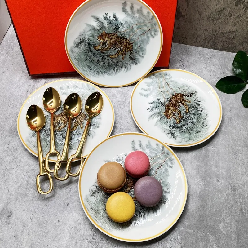 

Luxury Hotel Restaurant Bone China Plate Set 6 Inch Salad Dessert Dish with Gold Spoon Fine Porcelain Tableware