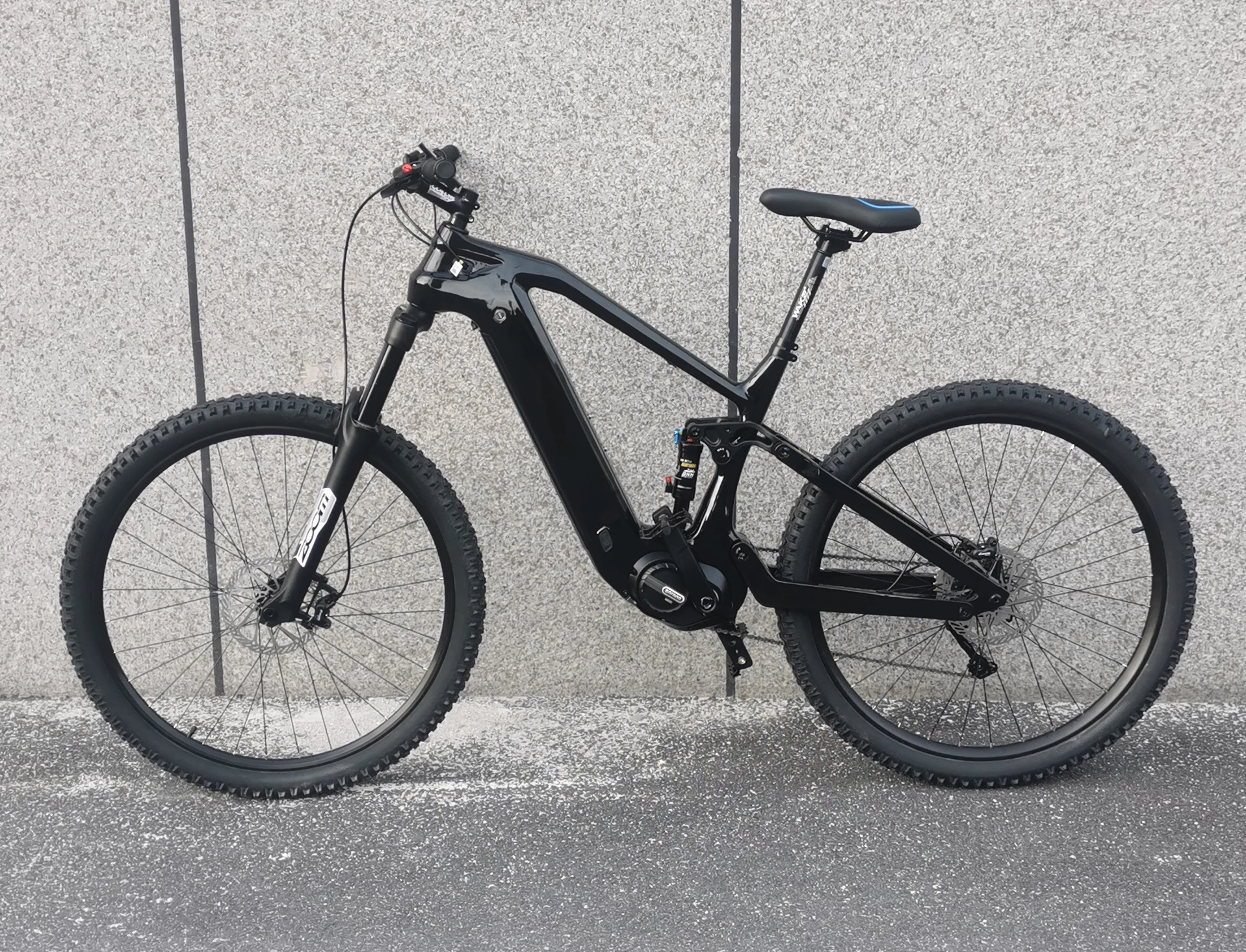 OEM Complete Carbon Road Bike, Carbon Fiber Material, Aero Internal Routing Frame, Disc Brake Professional Racing Bicycle