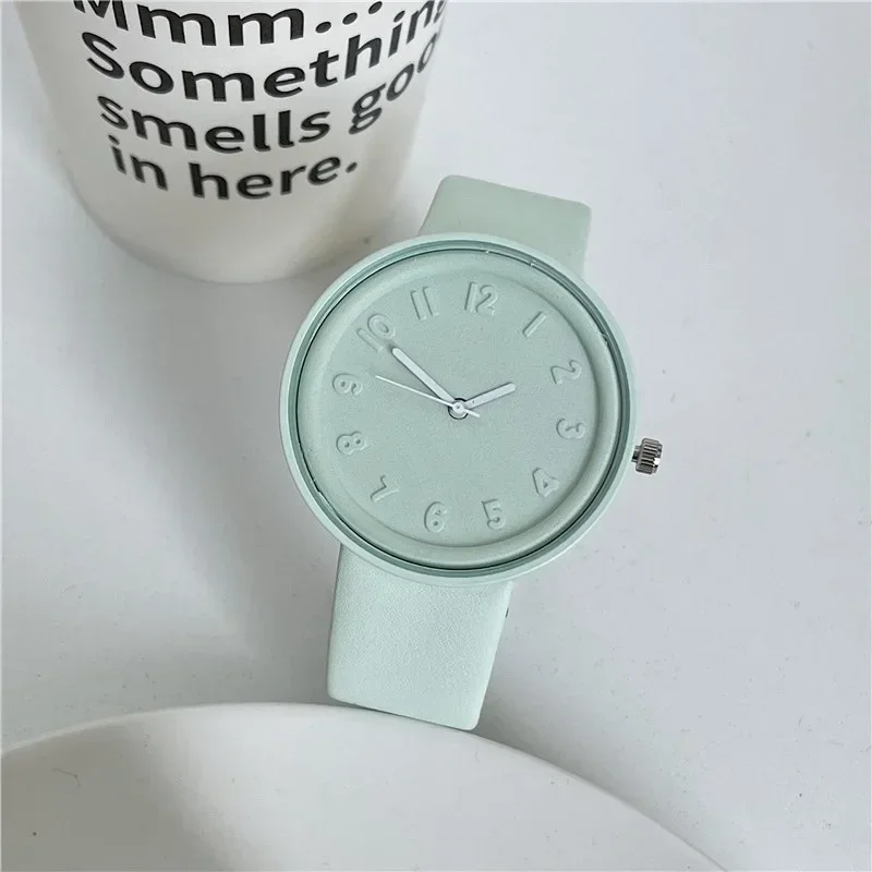 Fashion Makaron Simple Vintage High Beauty Student Quartz Watch Versatile and Retro Leather Belt Watches for Couples Clock