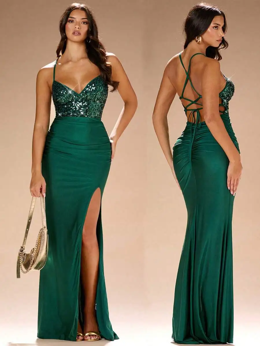 

Изумрудно-зеленое платье макси с пайетками, высоким разрезом и перекрестной спинкой