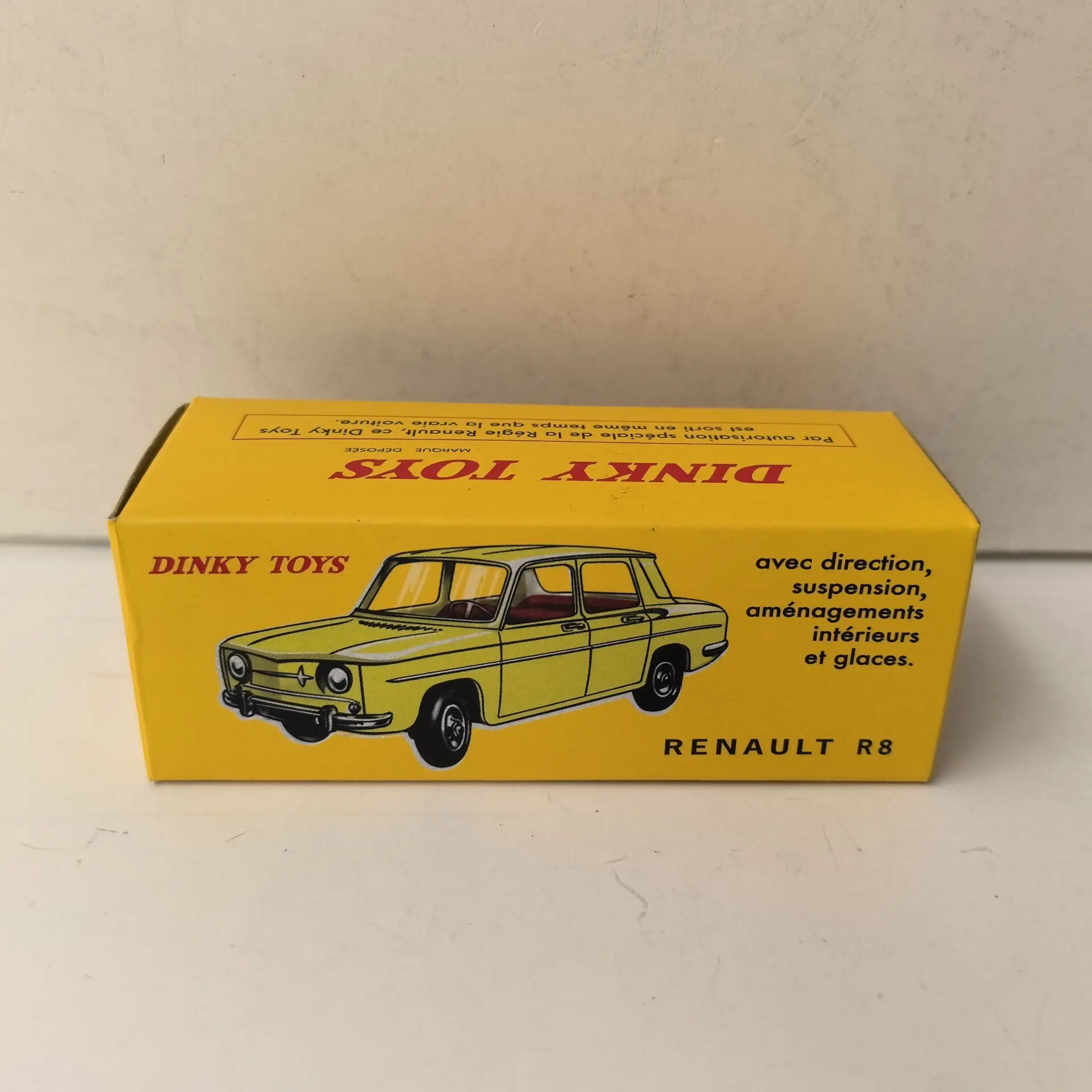 

Diecast DINKY TOYS 1/43 Scale RENAULT R8 517 Body Alloy Chassis Iron Sheet 3Q Alloy Car Model
