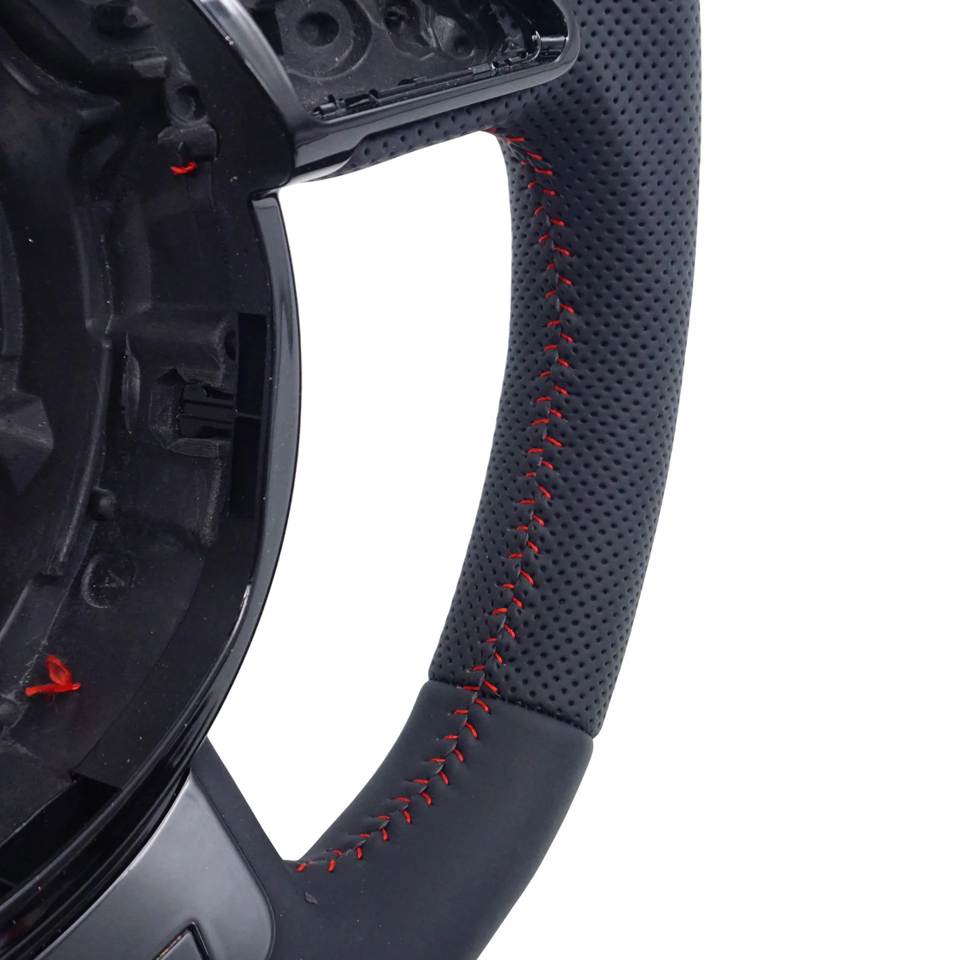 Geeignet für Audi A6 C7 RS Standard Halbperforiertes Multifunktionslenkrad mit Roter Naht, ohne Tasten und Schaltwippen, Unterteil-Modifikation – Detail 4