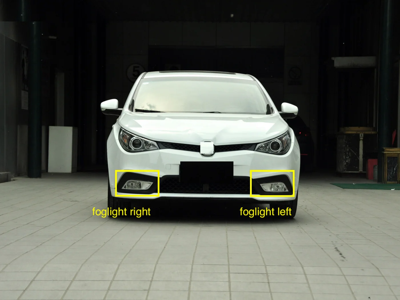 1pcs Foglight left / right side fog frame for Chinese SAIC ROEWE MG5 before 2014 Auto car motor parts 30030325 / 30030324