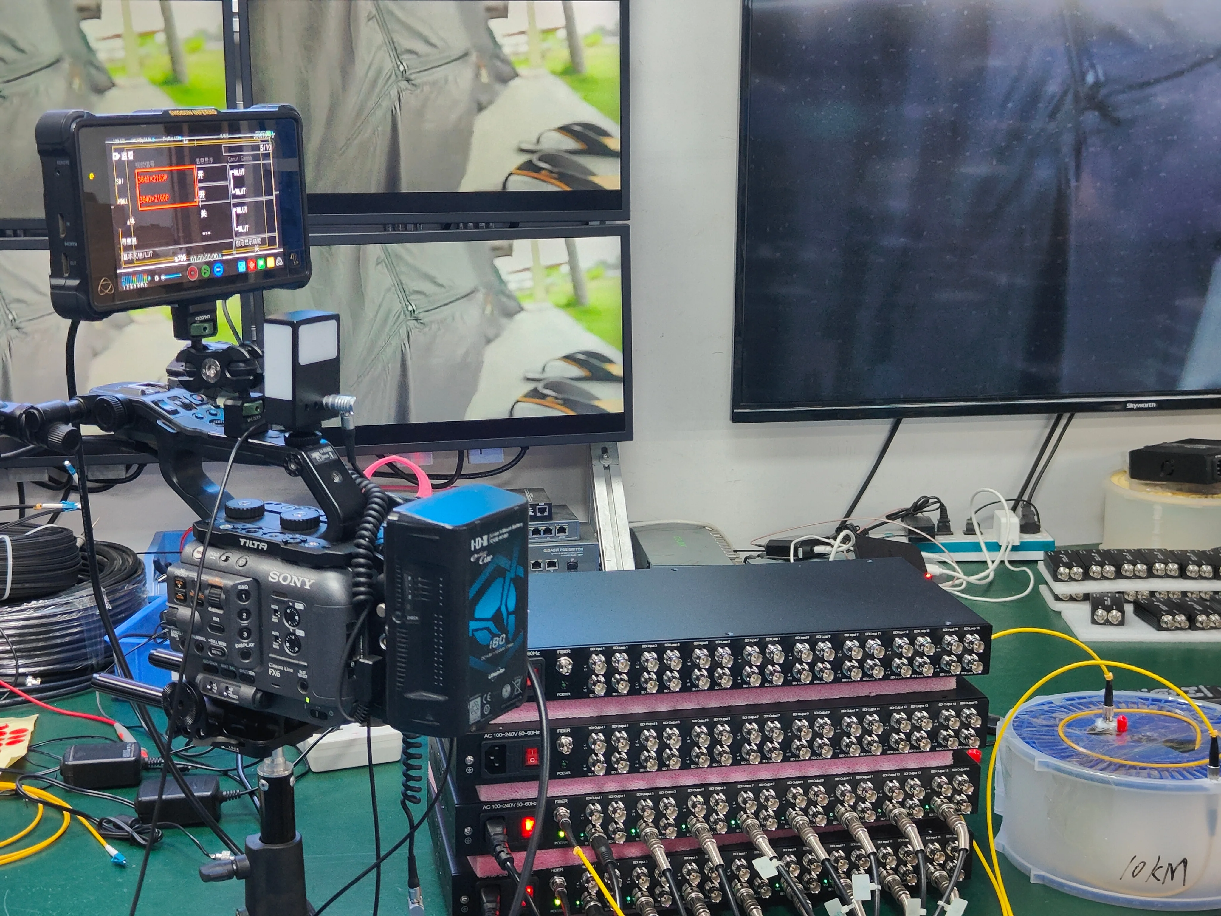 12G SDI موسع الألياف الضوئية تمرير الإشارة المرضية 4K SDI أكثر من محول ألياف واحد النواة