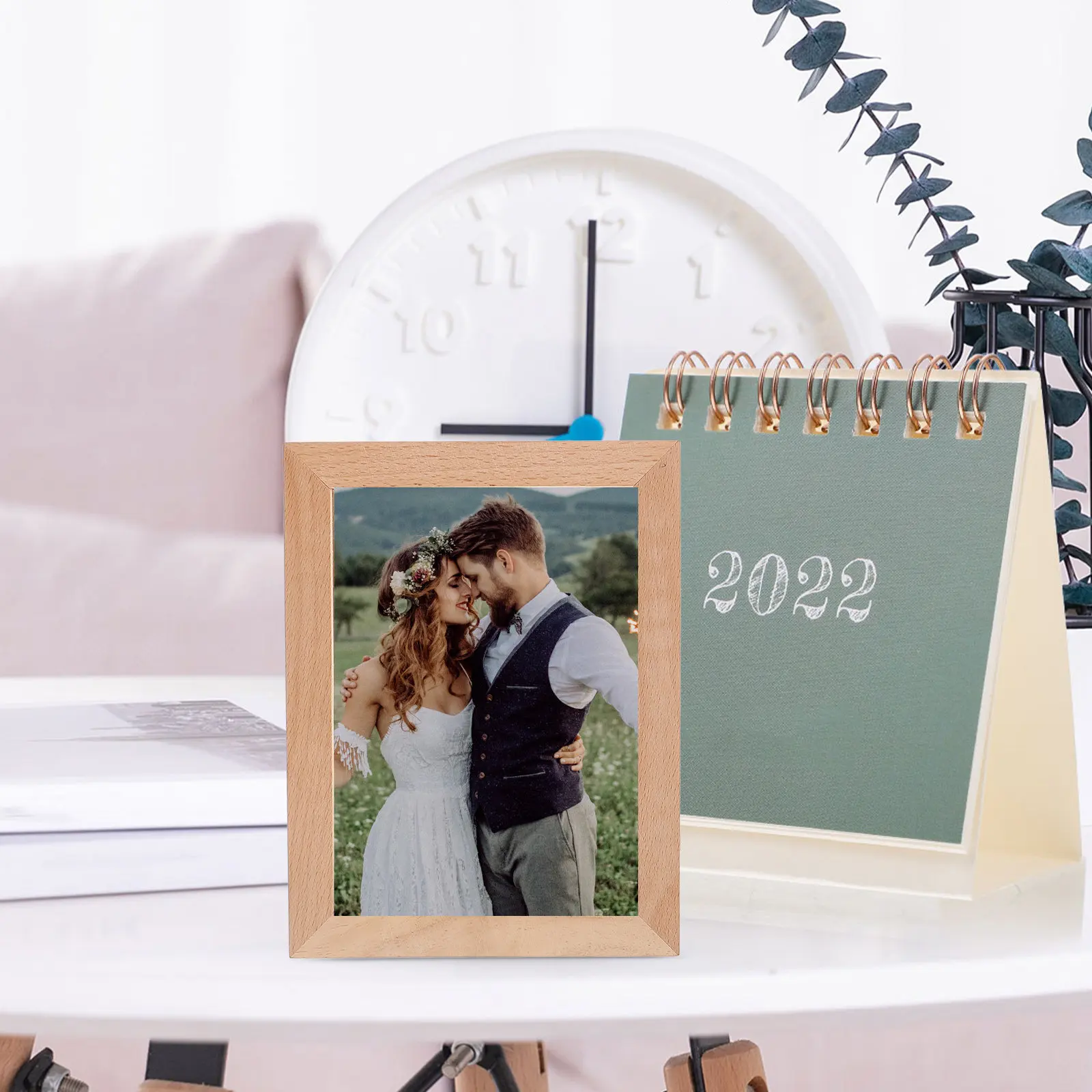 Wooden LED Photo Frame Desktop Luminous Lighted Picture Frame USB Charging Tabletop Photo Display Decoration LED Picture Frame,