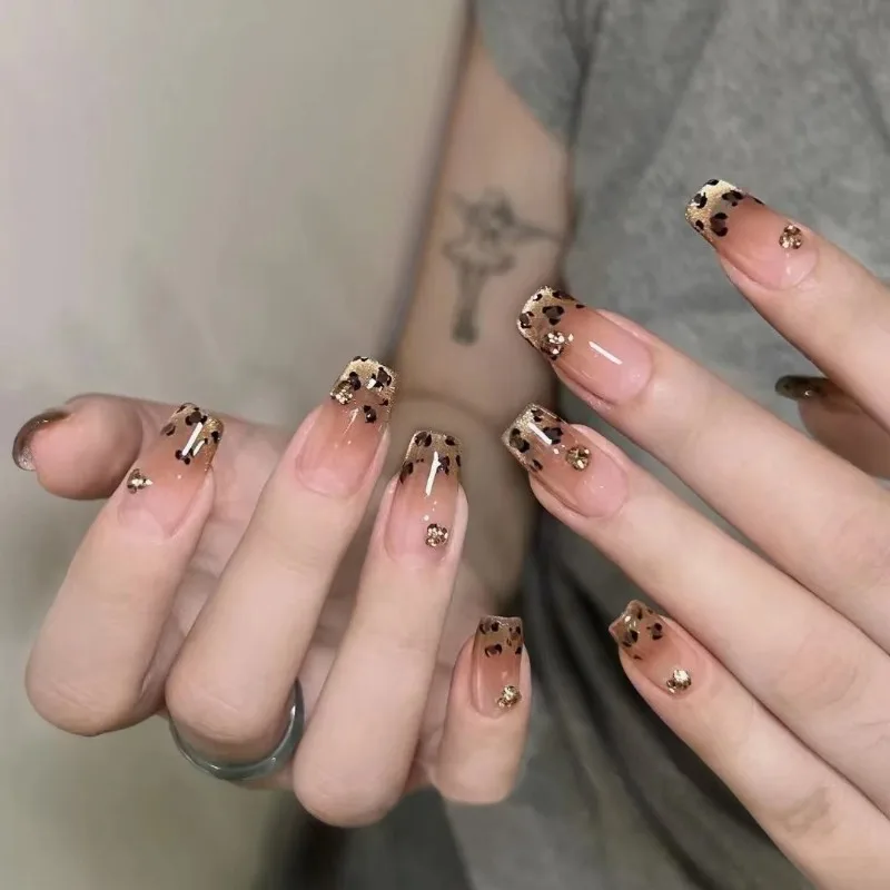 Patterned Hand Worn Manicure Hot Girl High End Cat Eye Gradient Leopard Print Simple Temperament Autumn and Winter Hot Manicure