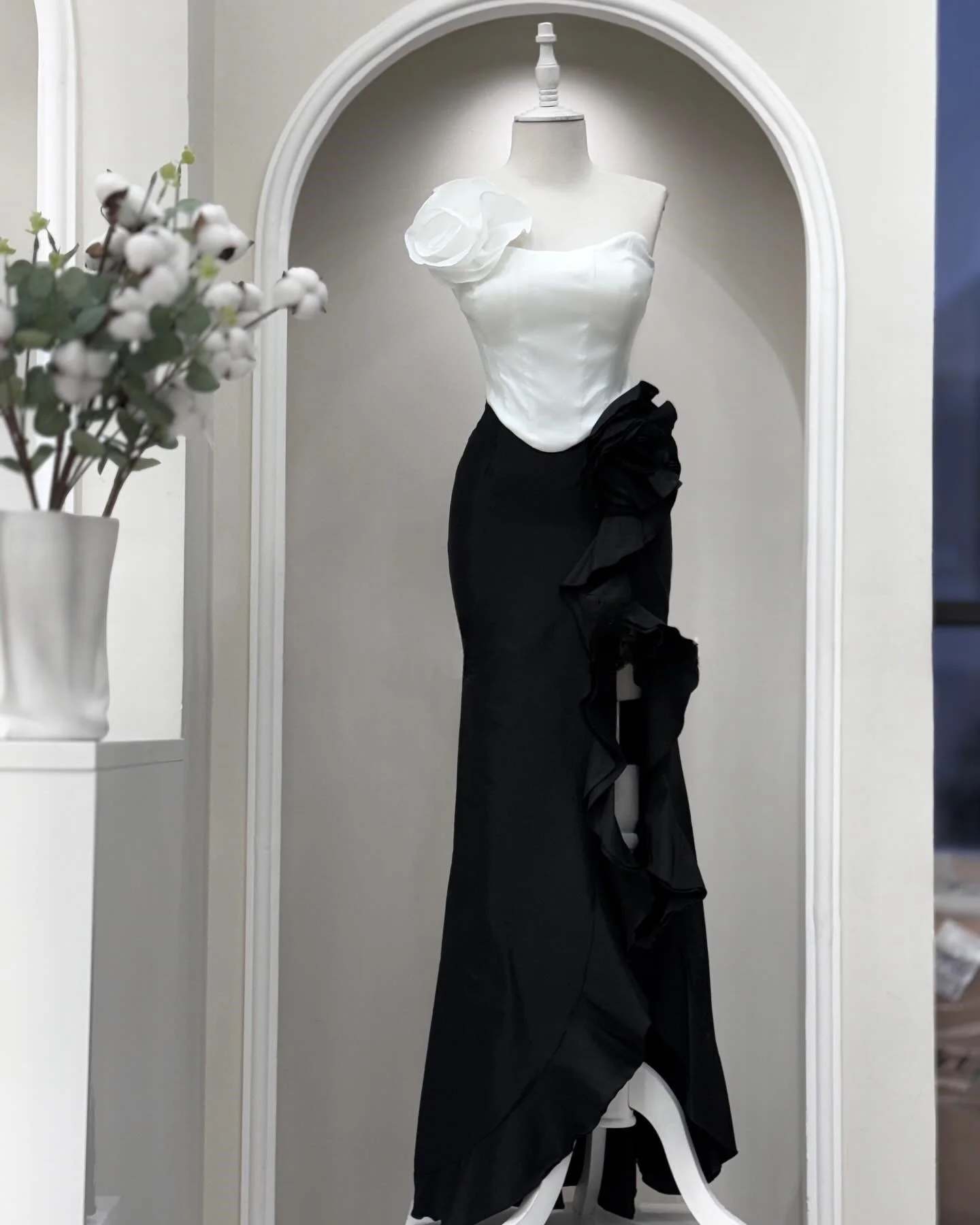 

Customized Classic Satin Mermaid 3D Flowers Ruffles Evening Dress High Quality Sleeveless Strapless Floor Length prom dresses