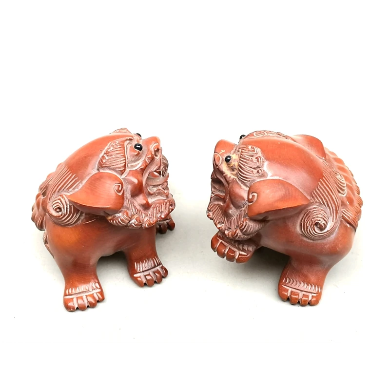 YIZHU CULTUER ART Collection Ancient China Boxwood Hand Carved Lion Statue Pair Delicate Family Decoration