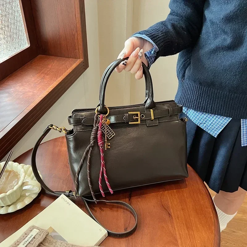 

Designer Pick 2025! Luxury Korean Retro Tote - Women's New, Fashion Casual, Commuter Handheld/Shoulder, Simple Style