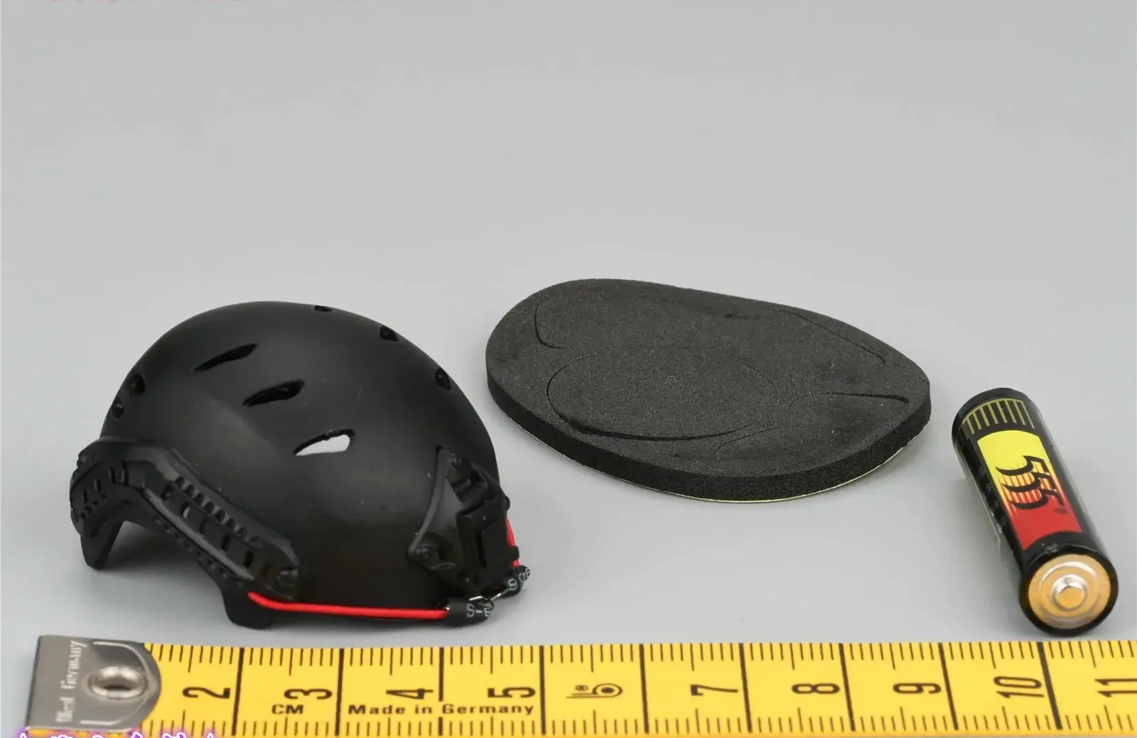 

1/6 Scale Soldier Metal Helmet Model for 12"FS 73049
