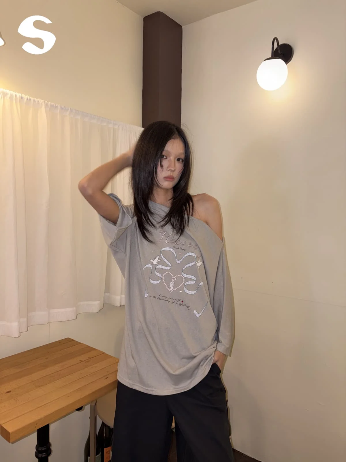 Skin-friendly Casual Short-sleeved T-shirt Shoulder-baring Glitter Print Loose Fit Versatile Slimming Lazy Style Korean Commu...