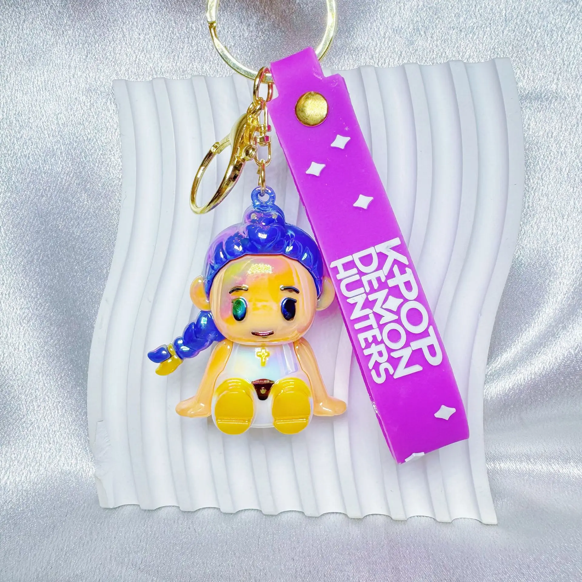 قلادة سلسلة مفاتيح كرتونية ملونة بالليزر من K-pop، حقيبة لطيفة، قلادة سلسلة مفاتيح للسيارة، هدية زميل اللعب