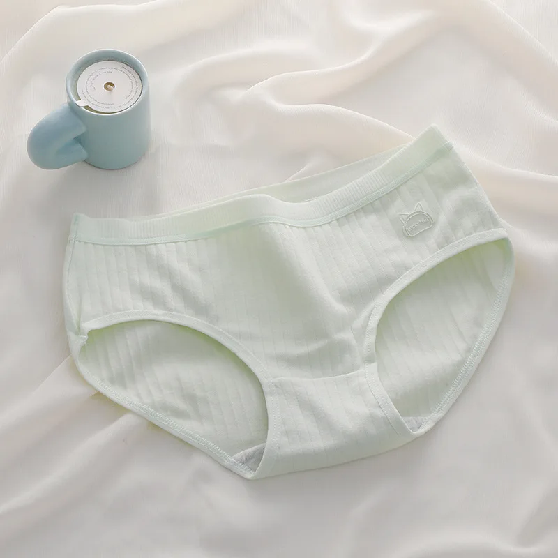 B002 light green