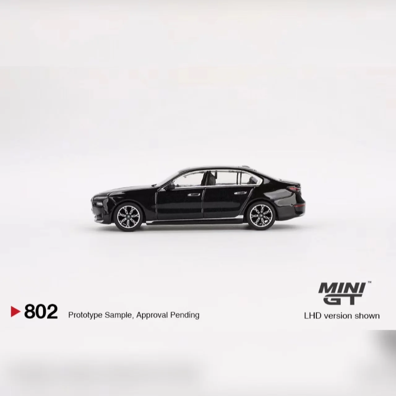 TSM MODEL MINIGT#802 1:64  i7 eDrive50 Black Sapphire diecast alloy car model decoration gift