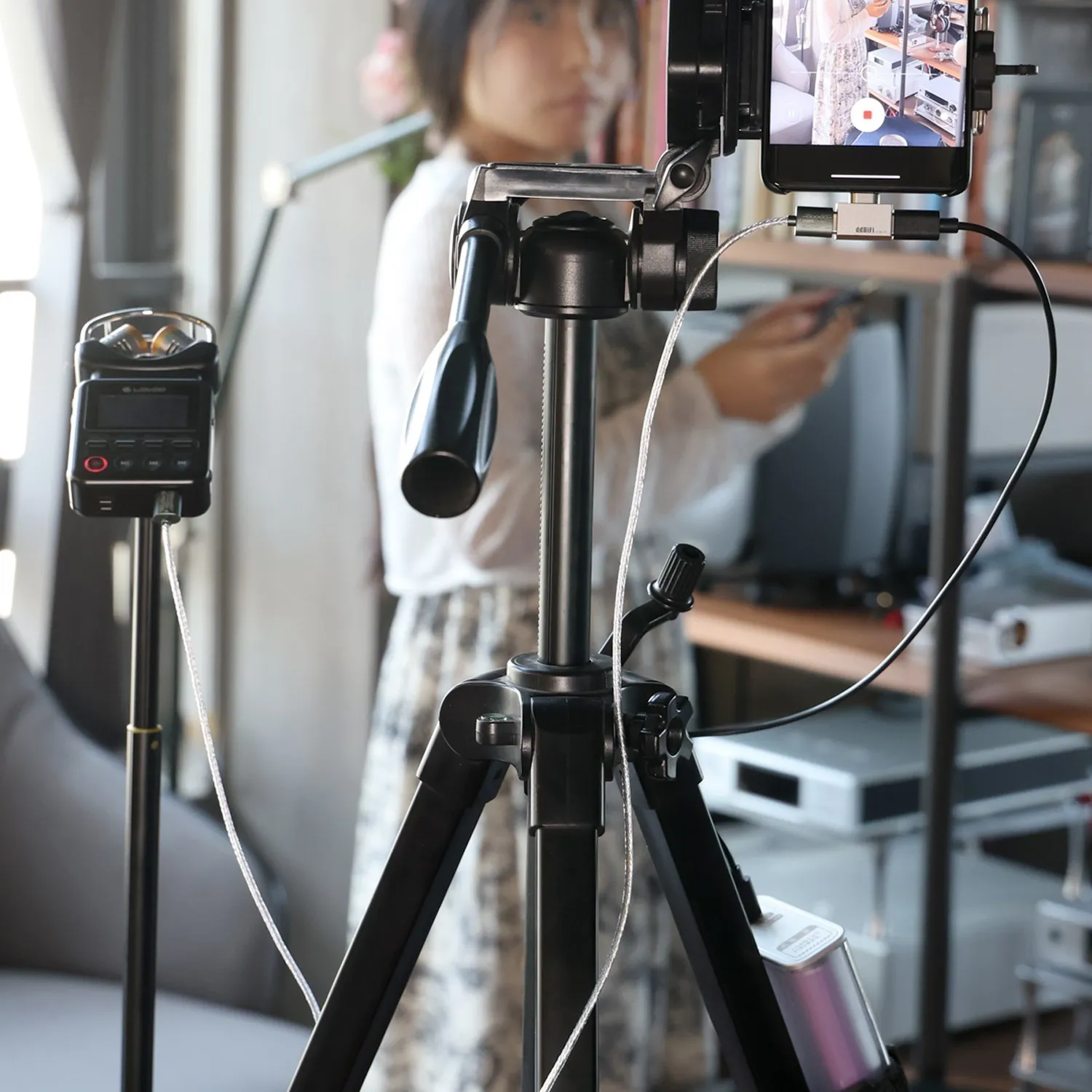 DDHiFi TC28CPro USB-C إلى USB-C OTG ومحول الطاقة للهاتف أندرويد ، آي باد ، والكمبيوتر ، مما يسمح للاستمتاع بالموسيقى أثناء الشحن