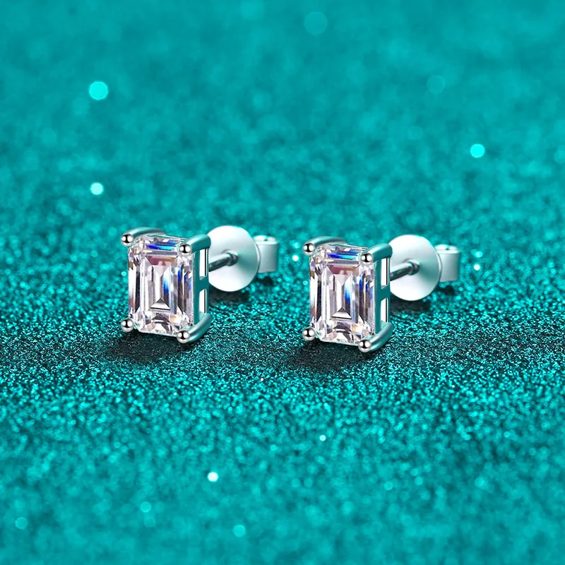 18K gold stud earrings set with rectangular chamfered moissanite exquisite earrings plated with pt950 platinum diamond jewelry