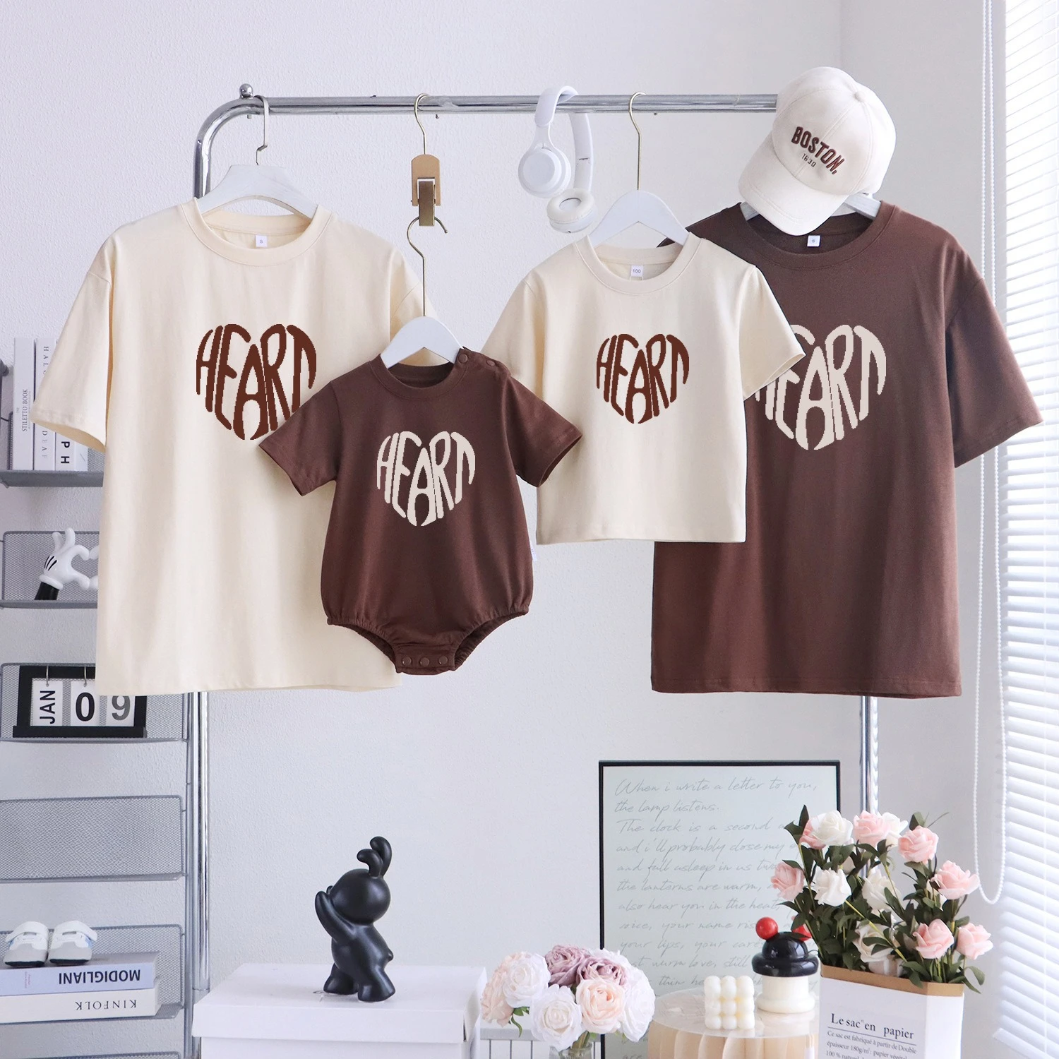 

2025 Korean Style Family Matching T-Shirt Heart Print Mom Dad Kids Baby Romper Casual Soft Short Sleeve Family Look Outfits