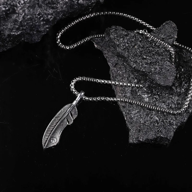 European And American Fashion Free Large Feather Pendant Necklace Trend Personalized Stainless Steel Feather Necklace Jewelry