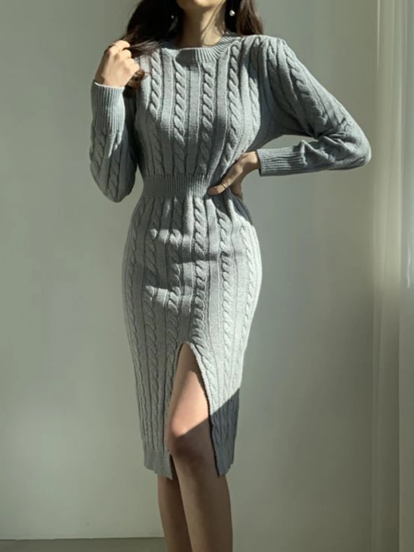 Robe à manches longues et col en v pour femmes, coupe slim, élégante, en tricot côtelé uni, mode automne hiver, longueur aux genoux, garniture de laitue découpée