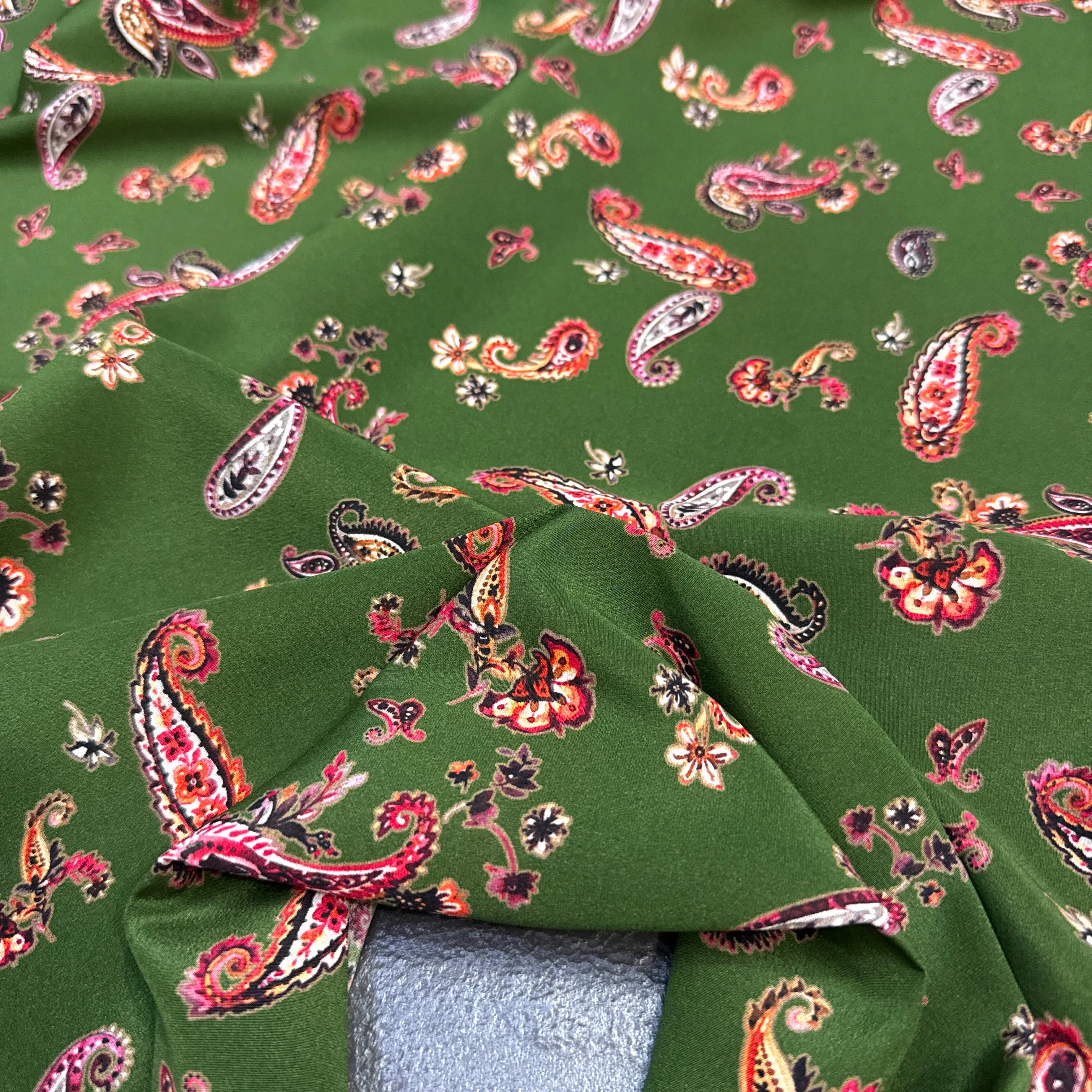Printed Stretch Grass Green Silk Crepe de Chine Fabric for DIY Sewing Summer Comfortable Soft Dress Pajamas Silk Fabric FR7031