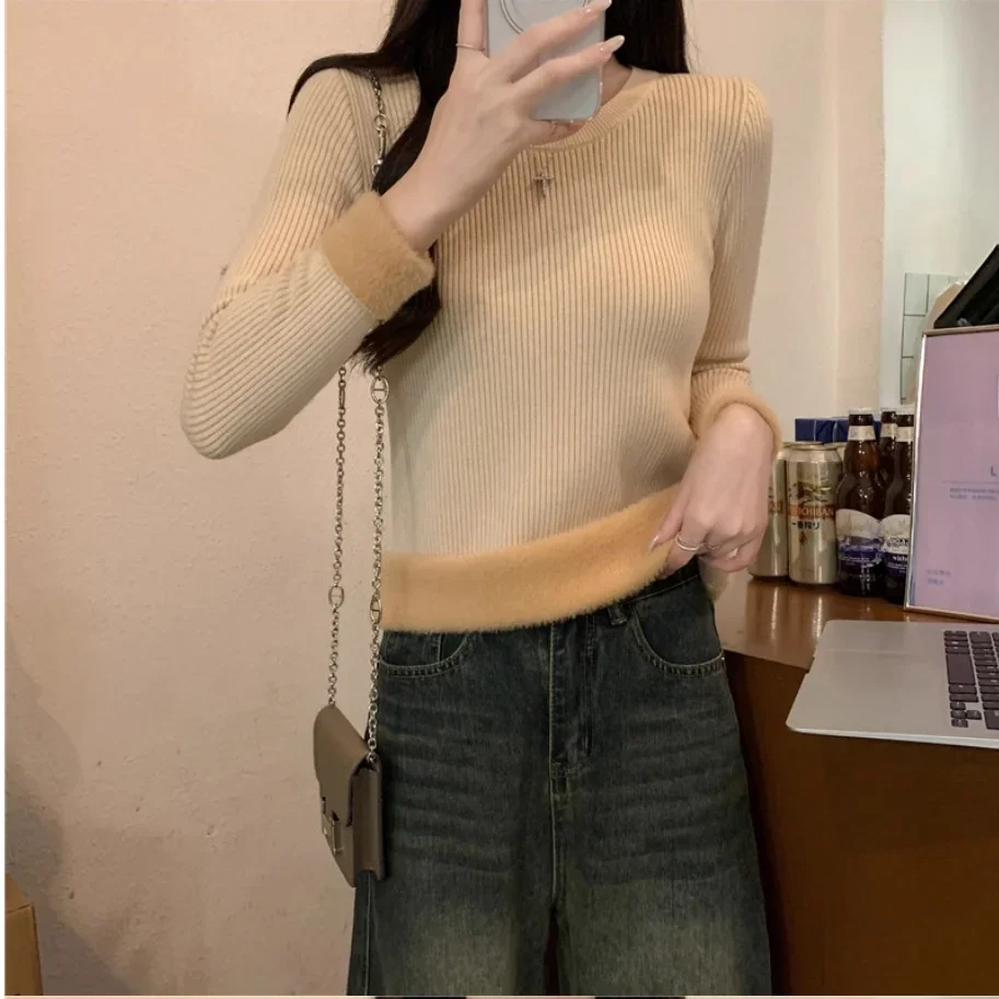 

Warm Integrated Fleece Slim Fit Base Layer Shirt Inner Wear for Autumn Women's Thickened Long Sleeve Knitted Sweater V-Neck