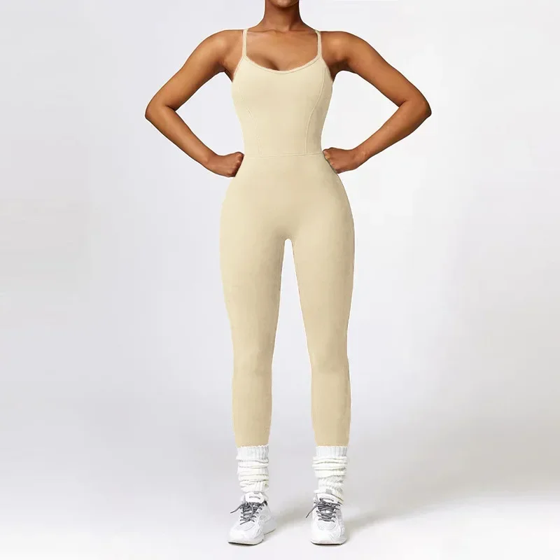 Tuta da yoga femminile sexy senza cuciture color pesca, tuta sportiva da esterno fitness slim fit