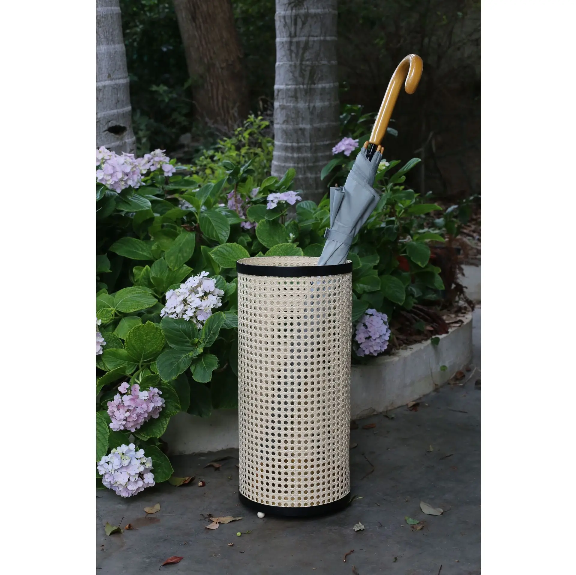 

Чрезвычайно простой дизайн дома хи, скандинавской гостиной, японский плетеный металлический зонт из искусственного ротанга