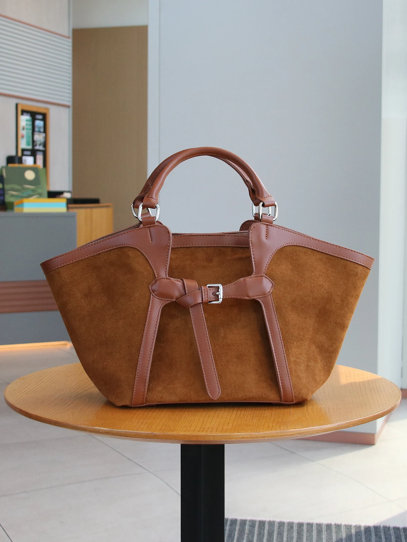 

2025 fashion new large-capacity bucket bag portable belt knitting design women's bag velvet fashionable ladies Tote shopping bag