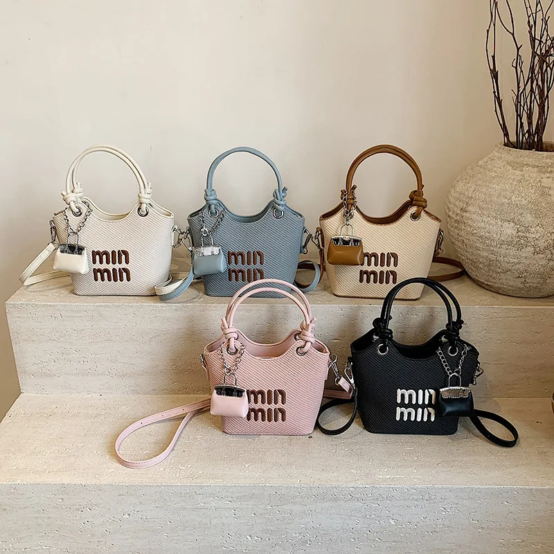 

‌ Минималистичная большая сумка 2025г. ‌ - Женская сумка через плечо большой вместимости с уникальным дизайном. Стильная повседневная сумка. Легкая и универсальная.