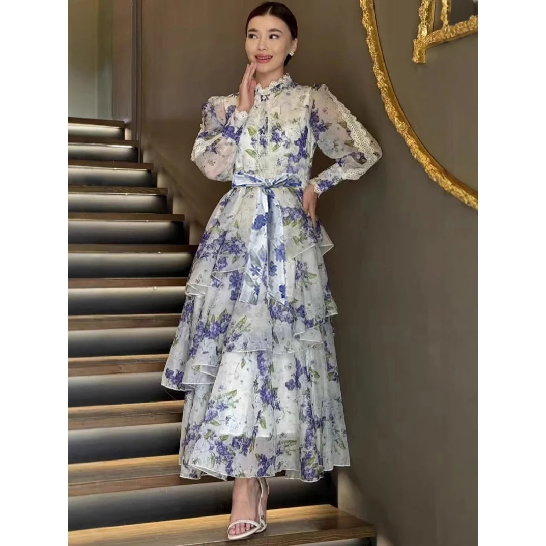 Vestido Longo Luxuoso Primavera Verão 2025 com Detalhes em Renda e Botões de Diamante, Estilo Casual em Camadas, Saia em Fibr...