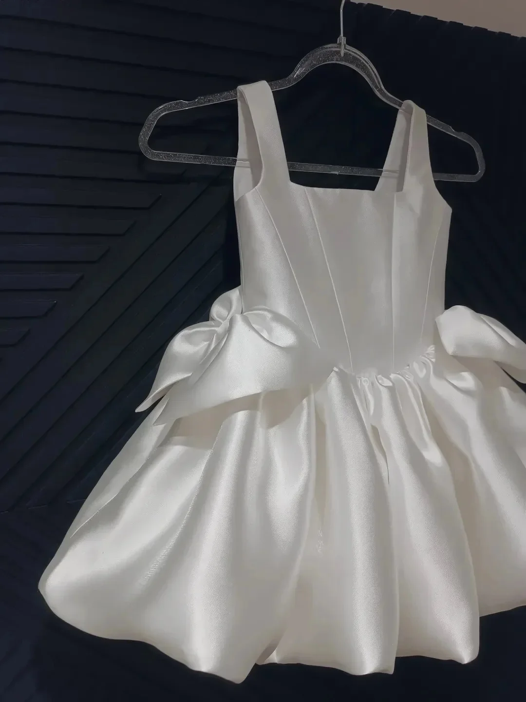 robes-de-demoiselle-d'honneur-en-satin-blanc-pour-mariage-avec-nœuds-longueur-genou-robe-de-fete-d'anniversaire-pour-enfants-robe-de-premiere-communion-personnalisee
