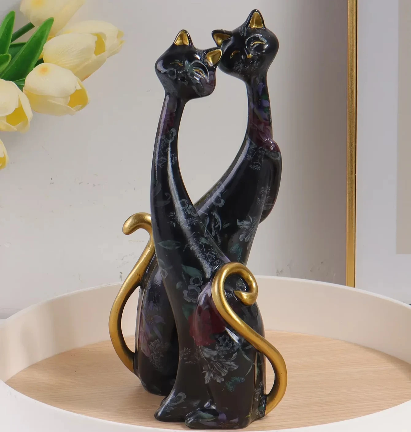 

Creative Watercolor Couple Cat Sculpture Resin Material Home Decorative Artwork Bedroom Living Room Entrance Hallway Figurine